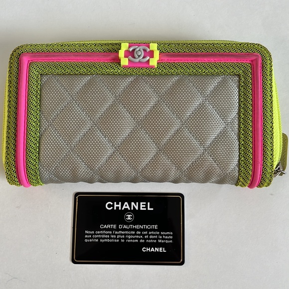 Ltd Edt Chanel Boy Fluo Zip Wallet - SS16 collection - Picture 8 of 12